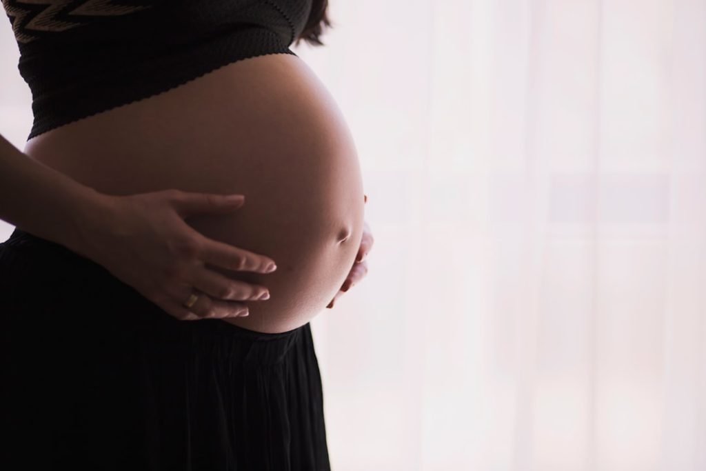 pregnant-woman-cradling-her-belly-ux53sgprahu Expecting